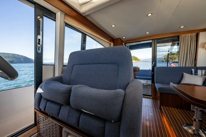 Slide: The Image of Nimbus 405 Flybridge 2023 - 24