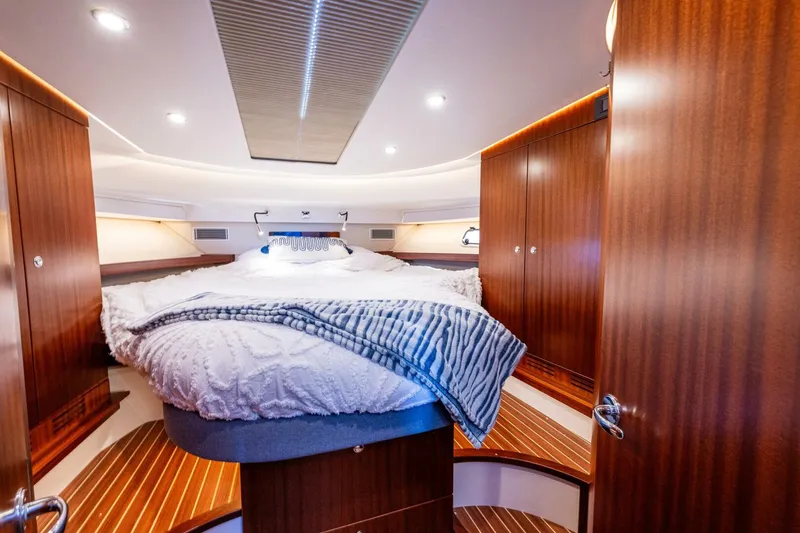 Slide: The Image of Nimbus 405 Flybridge 2023 - 25