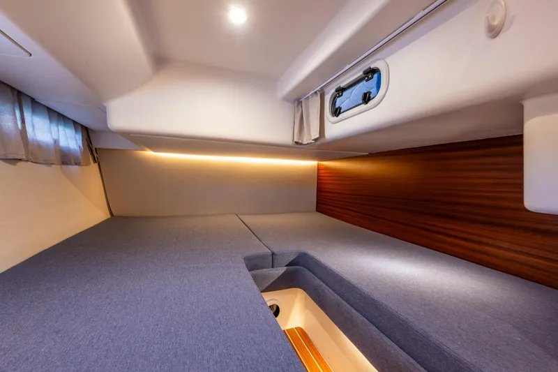 Slide: The Image of Nimbus 405 Flybridge 2023 - 31