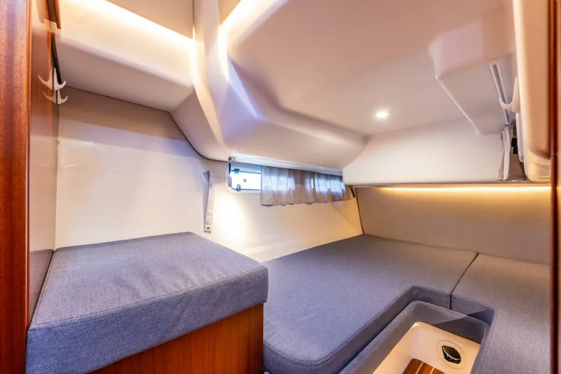 Slide: The Image of Nimbus 405 Flybridge 2023 - 32