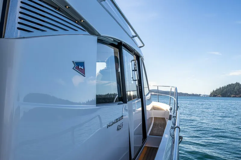 Slide: The Image of Nimbus 405 Flybridge 2023 - 8