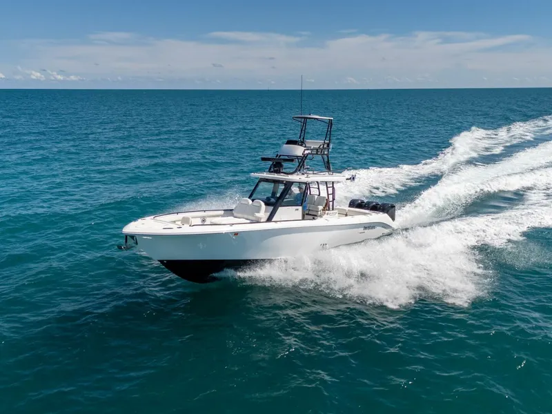 The Image of Everglades 375 Center Console 2025 - 0