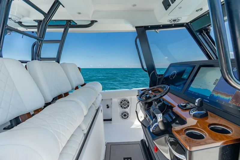 Slide: The Image of Everglades 375 Center Console 2025 - 17