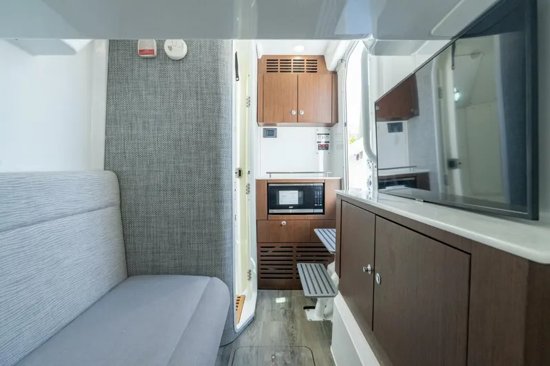 Slide: The Image of Everglades 375 Center Console 2025 - 25