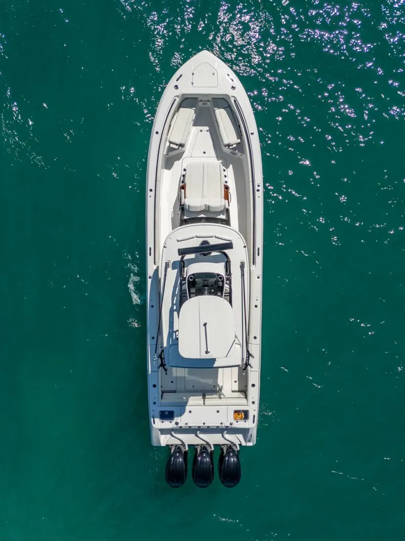Slide: The Image of Everglades 375 Center Console 2025 - 3