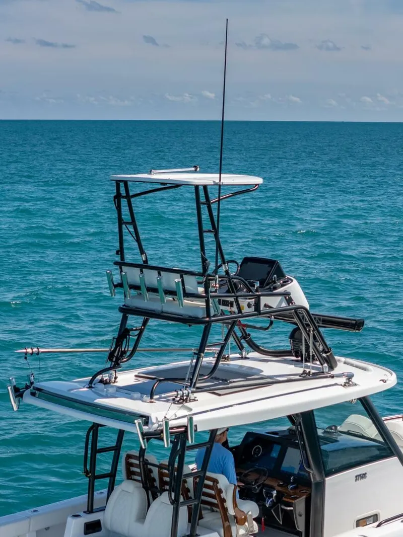 Slide: The Image of Everglades 375 Center Console 2025 - 4