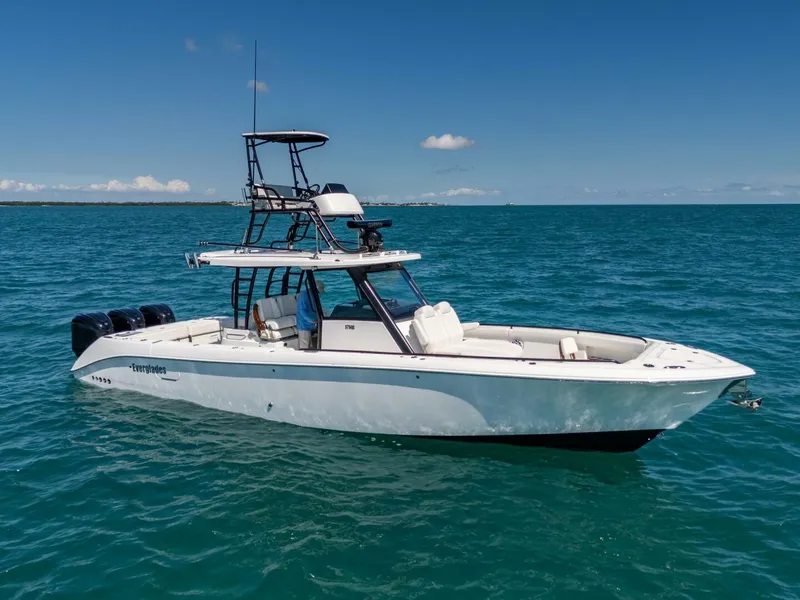 Slide: The Image of Everglades 375 Center Console 2025 - 5