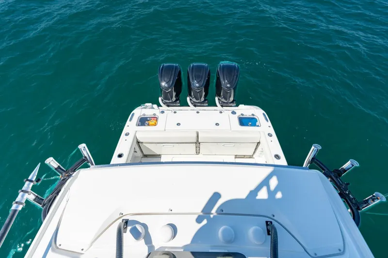 Slide: The Image of Everglades 375 Center Console 2025 - 9