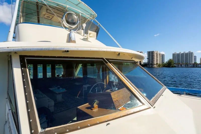 Slide: The Image of Hatteras 53 Yacht Fisherman 1978 - 11