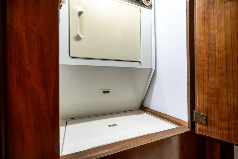 Slide: The Image of Hatteras 53 Yacht Fisherman 1978 - 37