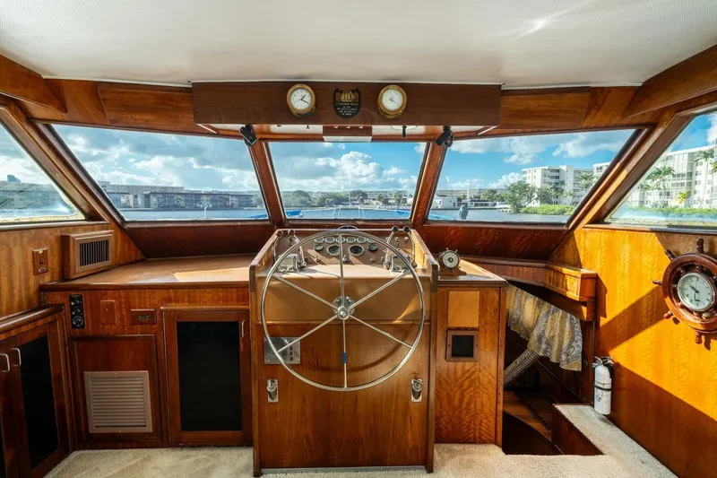Slide: The Image of Hatteras 53 Yacht Fisherman 1978 - 47