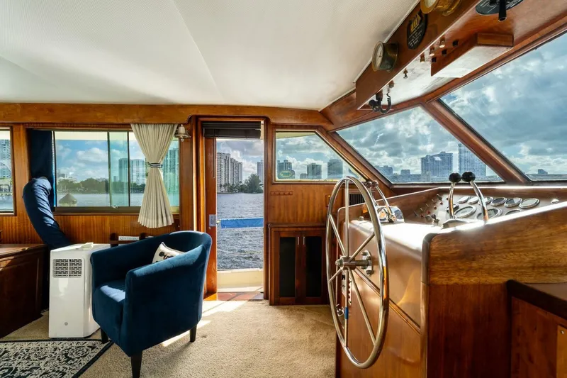 Slide: The Image of Hatteras 53 Yacht Fisherman 1978 - 50