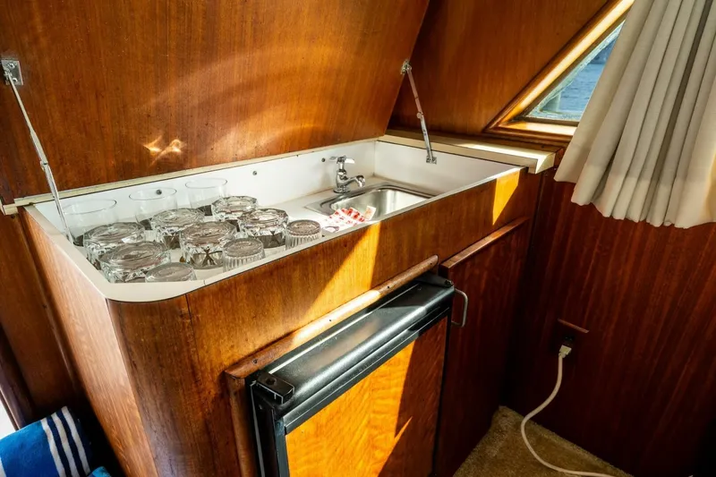 Slide: The Image of Hatteras 53 Yacht Fisherman 1978 - 64
