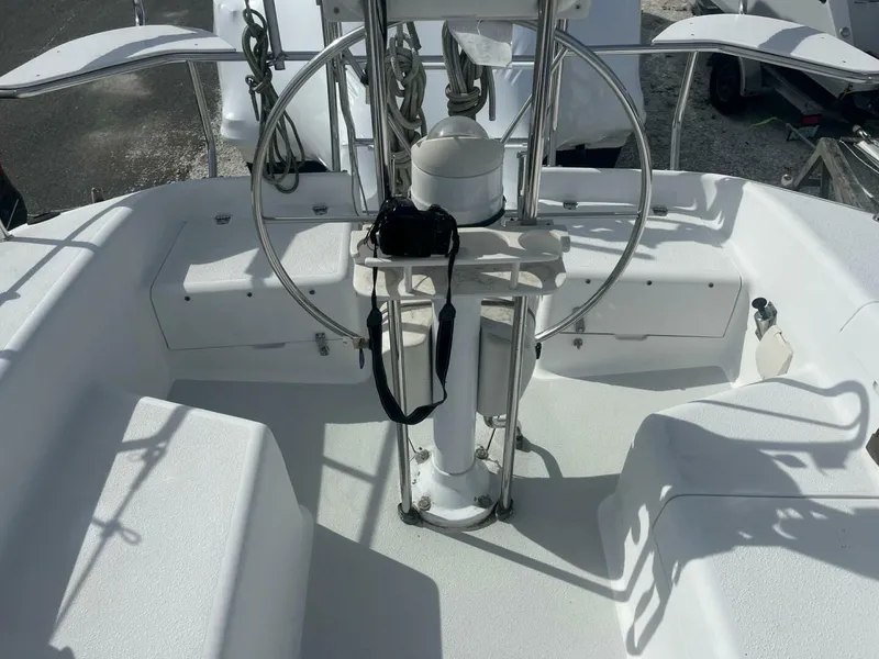 Slide: The Image of Catalina 28 Mk II 1997 - 18