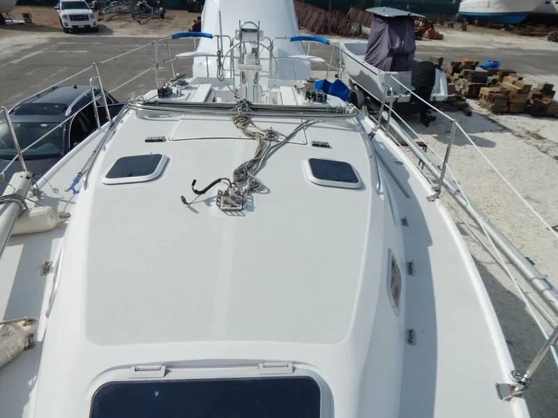 Slide: The Image of Catalina 28 Mk II 1997 - 21