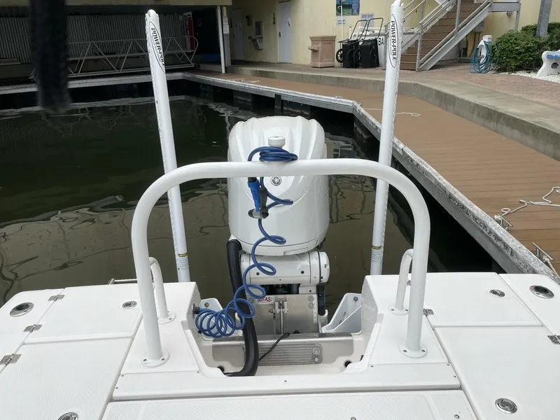 Slide: The Image of Robalo Cayman 246 SD 2022 - 11