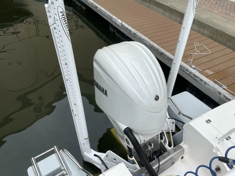 Slide: The Image of Robalo Cayman 246 SD 2022 - 12