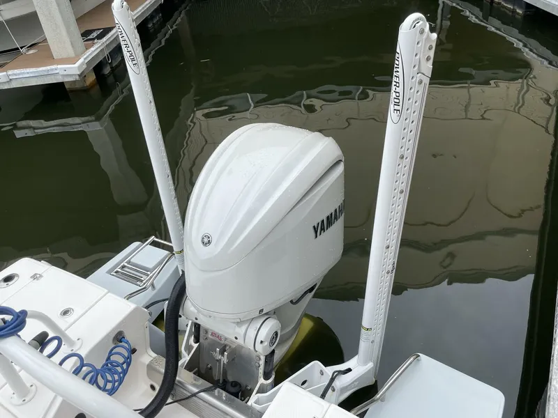 Slide: The Image of Robalo Cayman 246 SD 2022 - 13