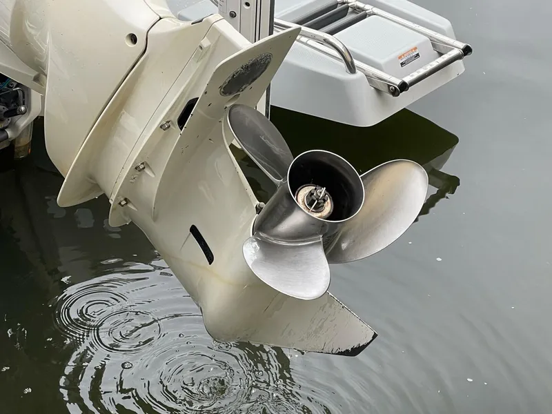 Slide: The Image of Robalo Cayman 246 SD 2022 - 15