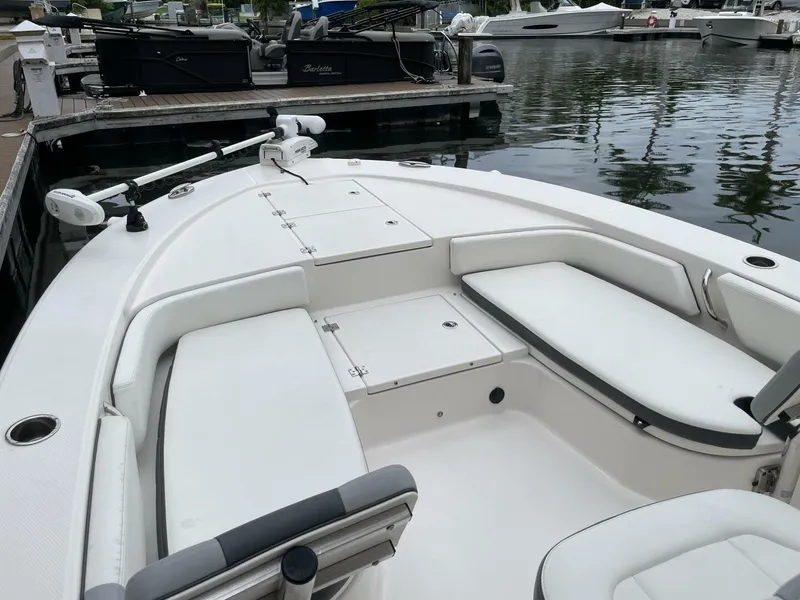 Slide: The Image of Robalo Cayman 246 SD 2022 - 16
