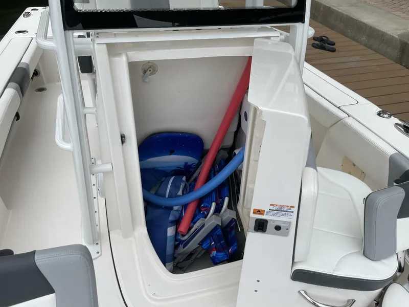 Slide: The Image of Robalo Cayman 246 SD 2022 - 23