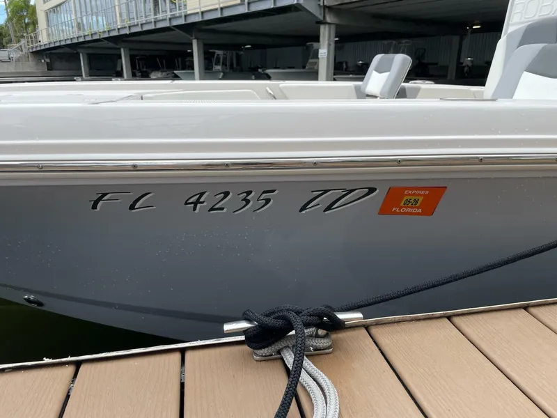 Slide: The Image of Robalo Cayman 246 SD 2022 - 25