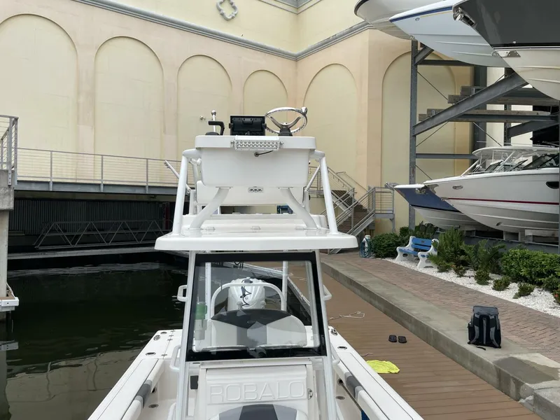 Slide: The Image of Robalo Cayman 246 SD 2022 - 6