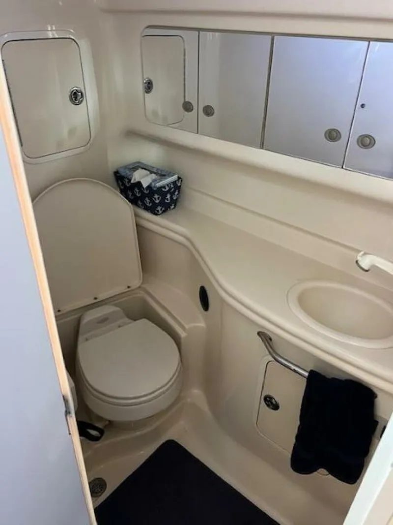Slide: The Image of Sea Ray 320 Sundancer 2005 - 23
