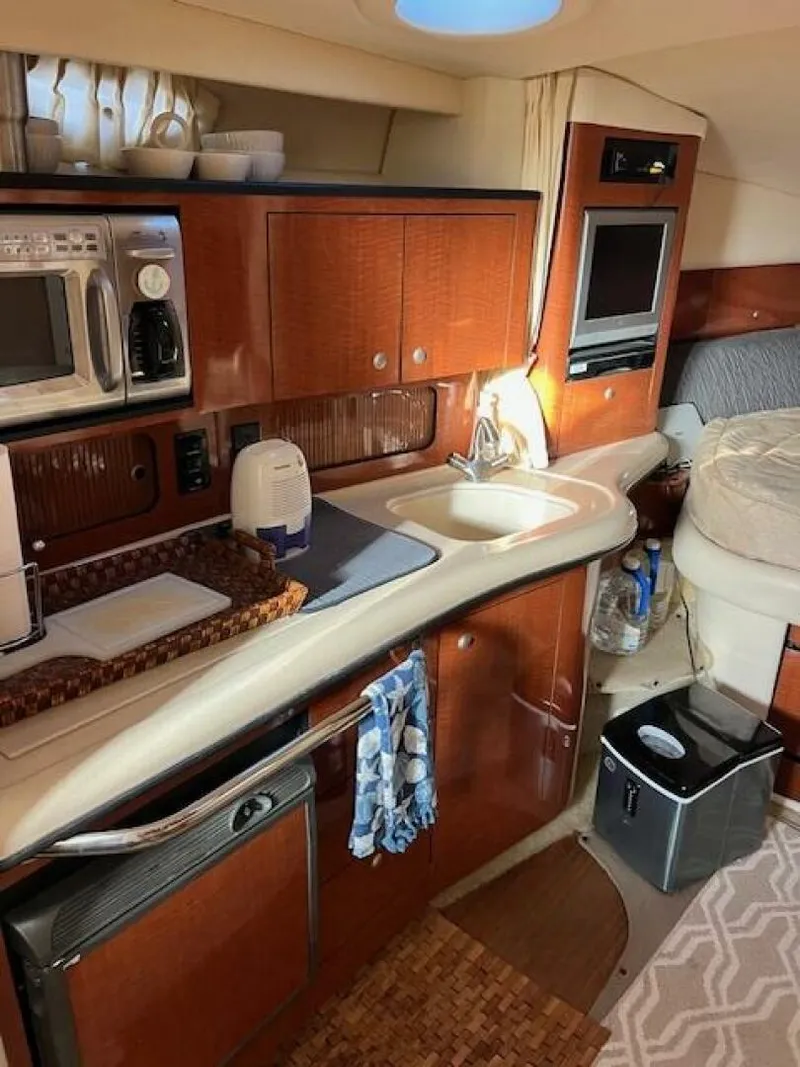 Slide: The Image of Sea Ray 320 Sundancer 2005 - 25