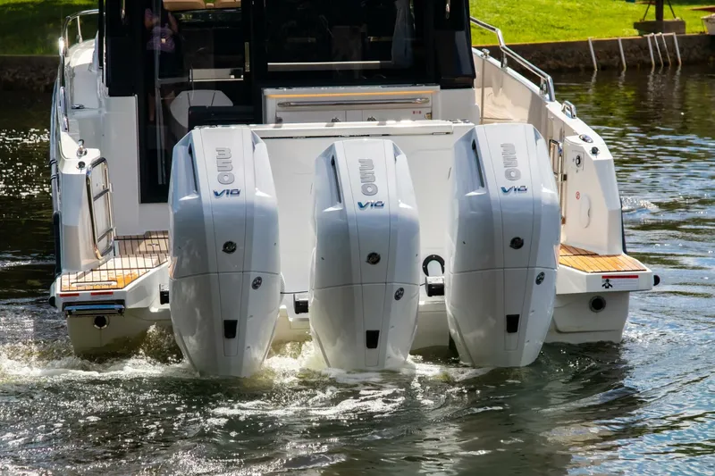 Slide: The Image of Wellcraft 38 Explorer 2025 - 11