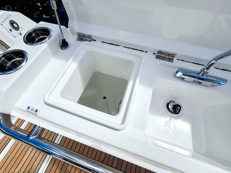 Slide: The Image of Wellcraft 38 Explorer 2025 - 16