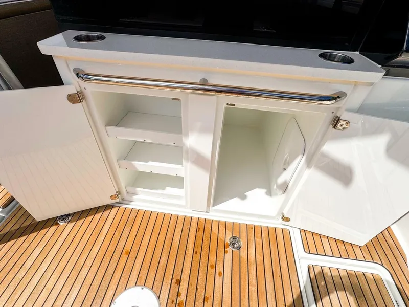 Slide: The Image of Wellcraft 38 Explorer 2025 - 18
