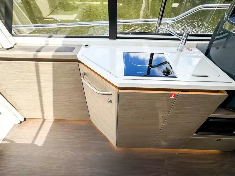 Slide: The Image of Wellcraft 38 Explorer 2025 - 22