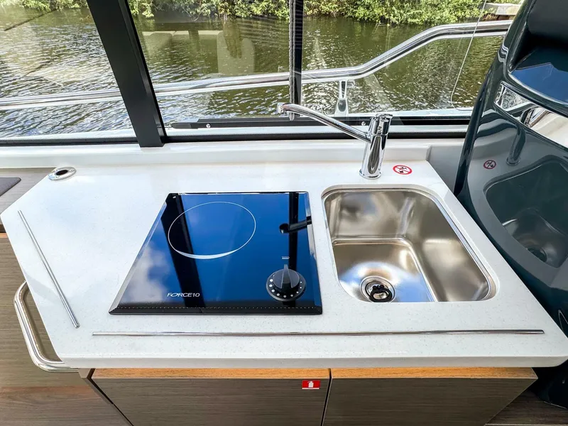 Slide: The Image of Wellcraft 38 Explorer 2025 - 23