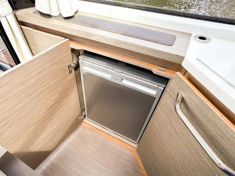 Slide: The Image of Wellcraft 38 Explorer 2025 - 24