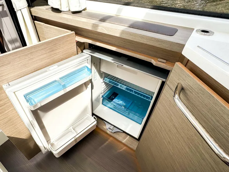 Slide: The Image of Wellcraft 38 Explorer 2025 - 25