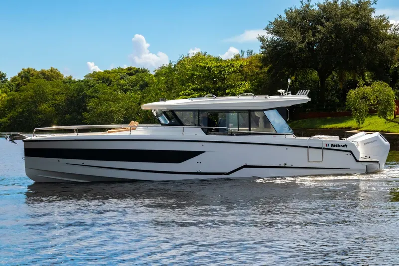 Slide: The Image of Wellcraft 38 Explorer 2025 - 3