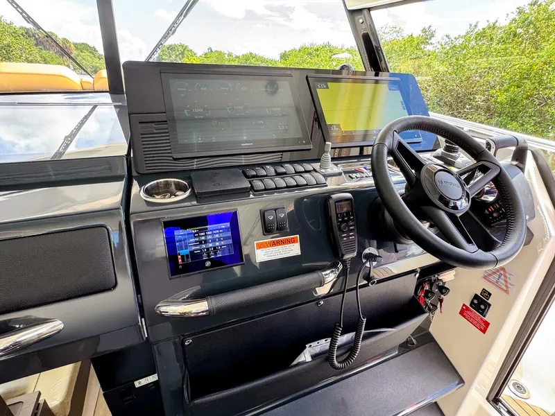 Slide: The Image of Wellcraft 38 Explorer 2025 - 31