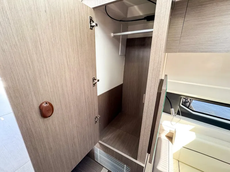 Slide: The Image of Wellcraft 38 Explorer 2025 - 34