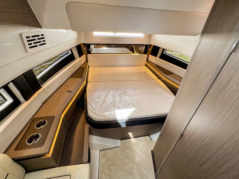 Slide: The Image of Wellcraft 38 Explorer 2025 - 35
