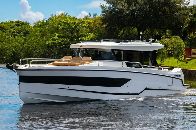 Slide: The Image of Wellcraft 38 Explorer 2025 - 4