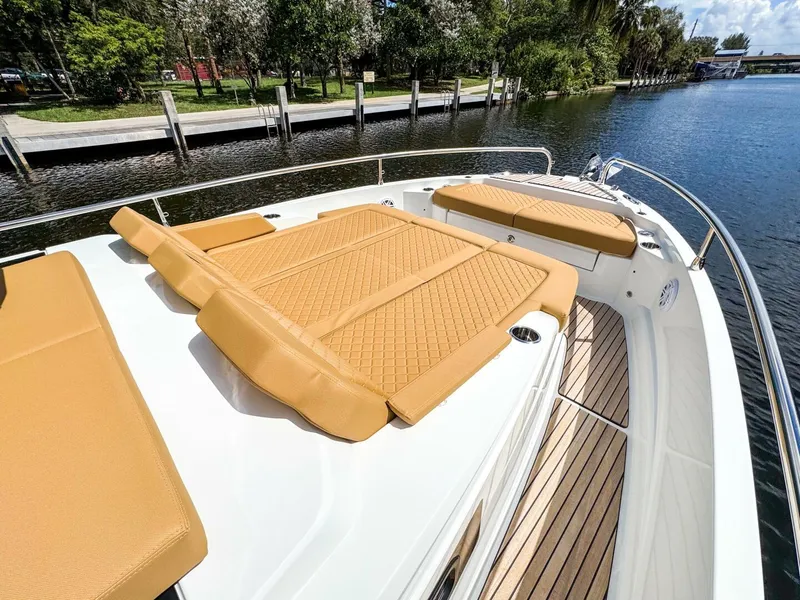 Slide: The Image of Wellcraft 38 Explorer 2025 - 40