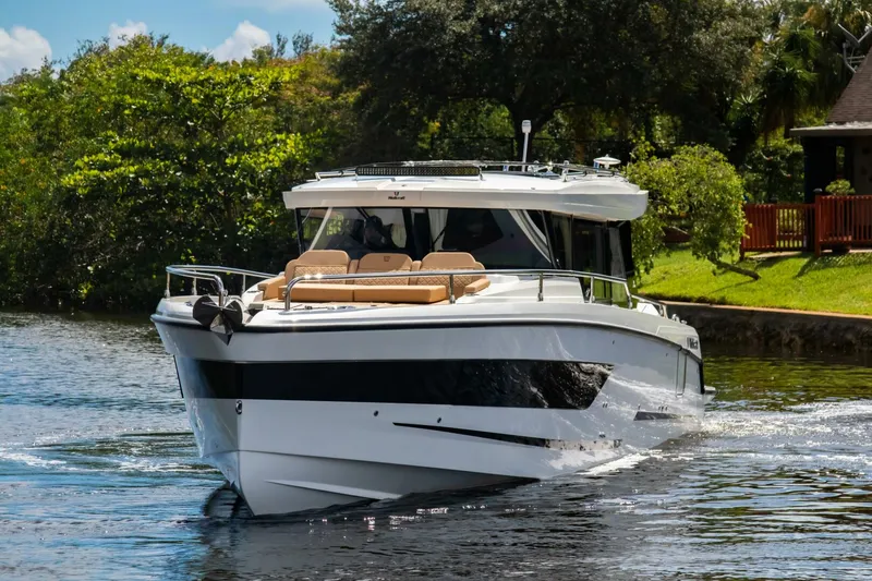 Slide: The Image of Wellcraft 38 Explorer 2025 - 5