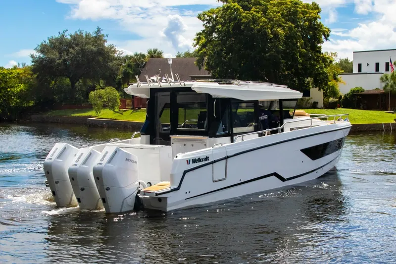 Slide: The Image of Wellcraft 38 Explorer 2025 - 9