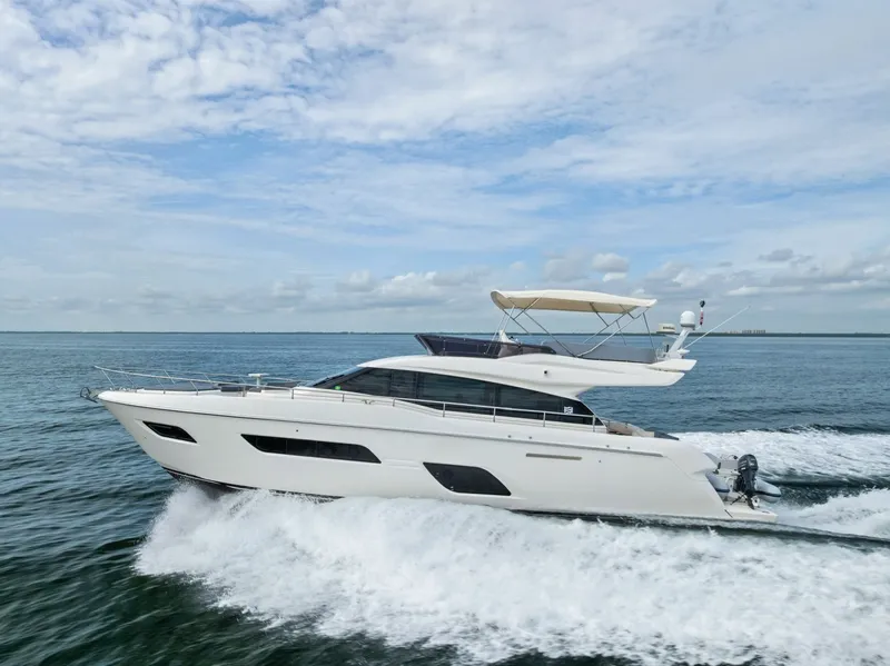 Slide: The Image of Ferretti 800 2018 - 10