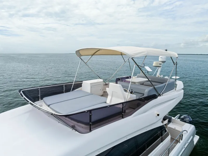Slide: The Image of Ferretti 800 2018 - 14