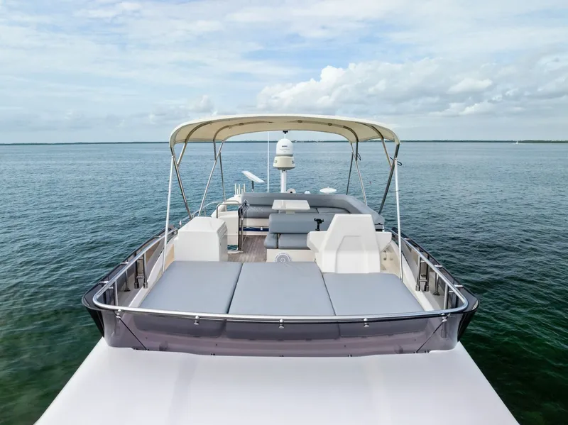 Slide: The Image of Ferretti 800 2018 - 15