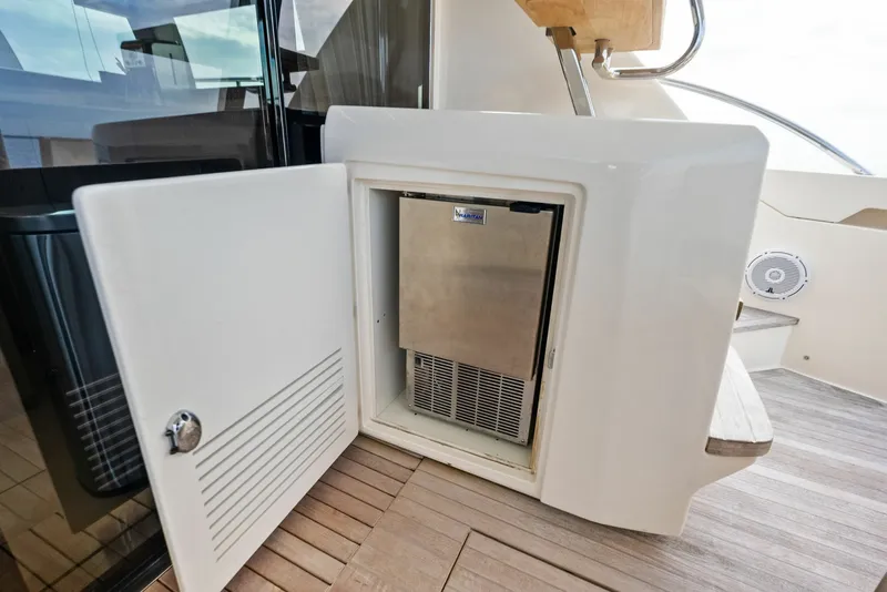 Slide: The Image of Ferretti 800 2018 - 17