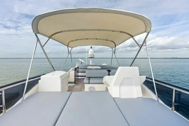 Slide: The Image of Ferretti 800 2018 - 19