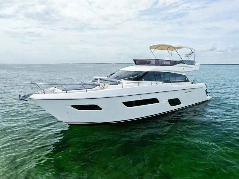 Slide: The Image of Ferretti 800 2018 - 2